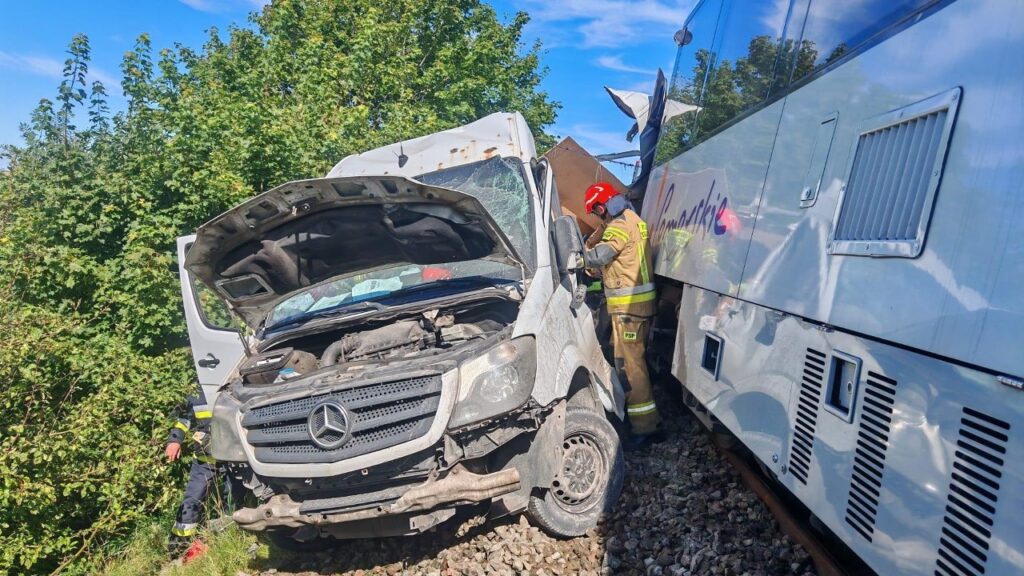 Dwa wypadki z udziałem pociągów na Pomorzu. Jeden niestety śmiertelny foto: Straż Pożarna