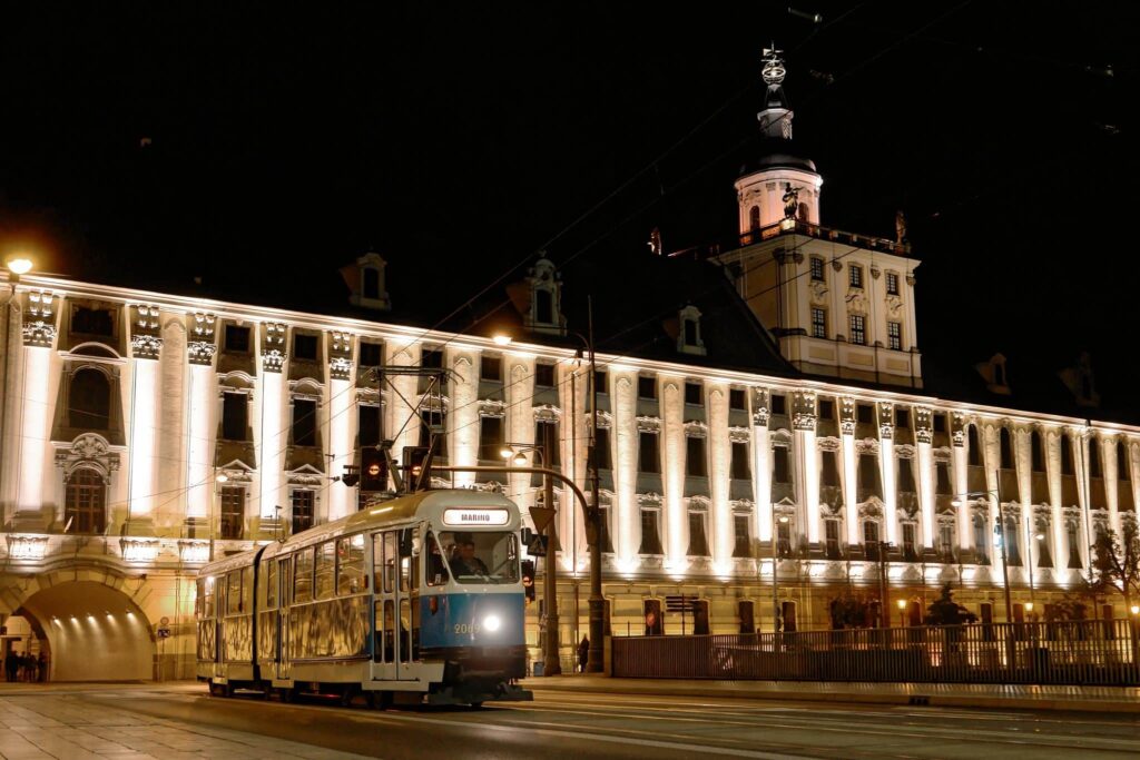 Wrocław: Sporo zmian w kursowaniu tramwajów. Przez miasto przejedzie parada
