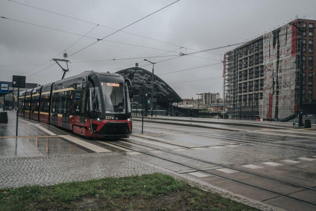 Tramwaj linii 4 wrócił na ulice Łodzi. Bezpośrednie połączenie Dąbrowy z Bałutami i Helenówkiem foto: UM Łódź