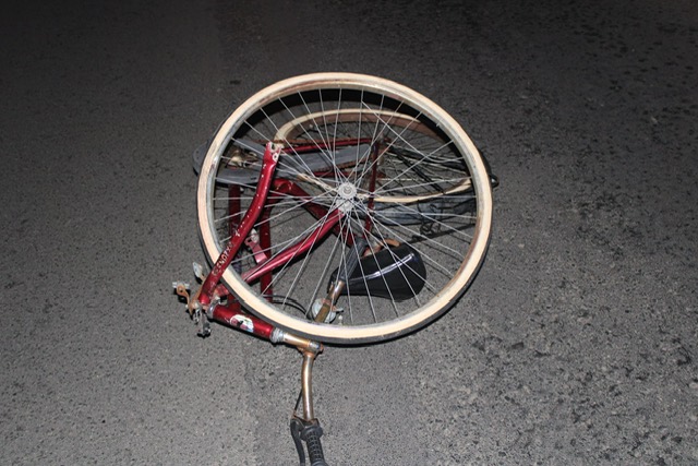 W niedzielny wieczór, 26 października, w miejscowości Przechód doszło do groźnego wypadku z udziałem rowerzysty i samochodu osobowego.