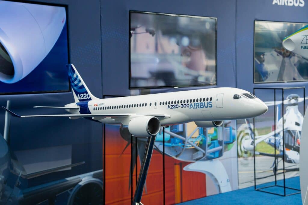 Pierwszy Airbus A220 w barwach LOT-u przyleci w 2027 roku