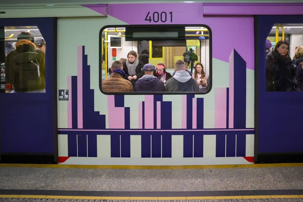 Warszawa: Tramwaj i pociąg metra im. Chopina już na torach. Zobacz, kiedy je spotkasz foto: UM Warszawa