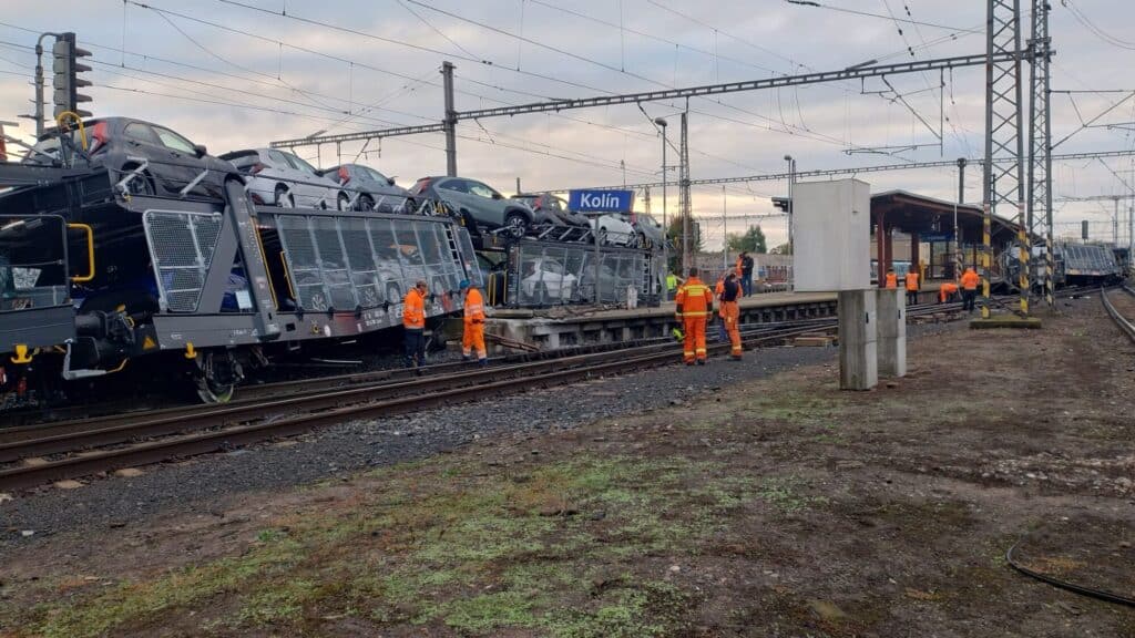 Wykolejenie pociągu w Kolínie sparaliżowało ruch kolejowy foto: DI