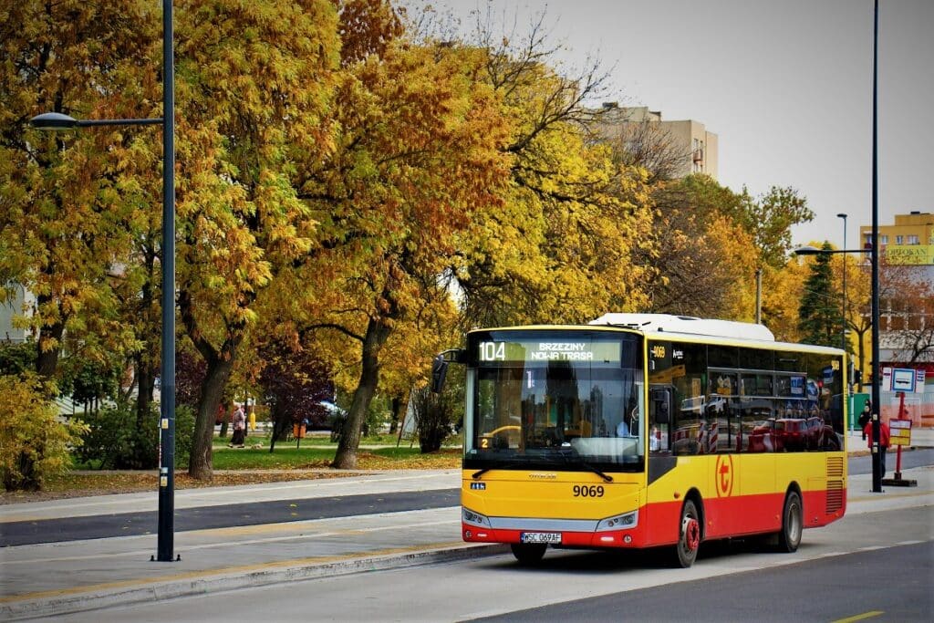 Stołeczni pasażerowie dobrze kojarzą autobusy Otokar, które od grudnia 2018 roku kursują w barwach Warszawskiego Transportu Publicznego, a które zakupiła jeszcze spółka Arriva Transport. Dzisiaj to Relobus.