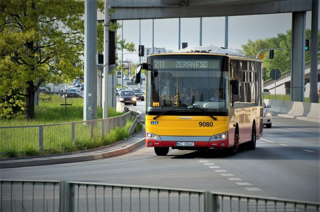 Stołeczni pasażerowie dobrze kojarzą autobusy Otokar, które od grudnia 2018 roku kursują w barwach Warszawskiego Transportu Publicznego, a które zakupiła jeszcze spółka Arriva Transport. Dzisiaj to Relobus.