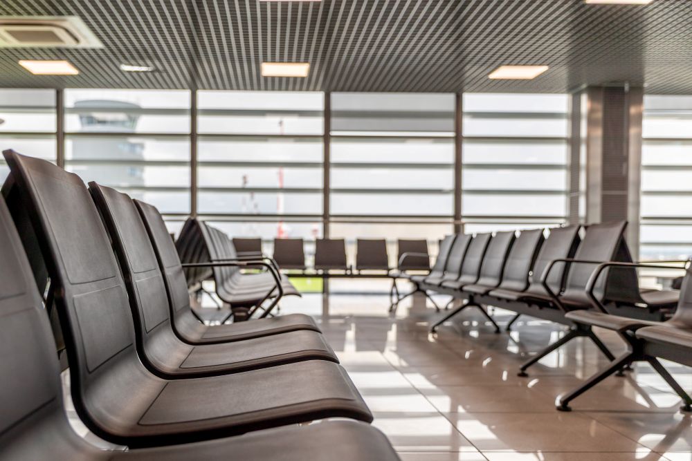 Nowy Styl wyposażył Port Lotniczy Rzeszów–Jasionka w nowoczesne ławki V-Travel