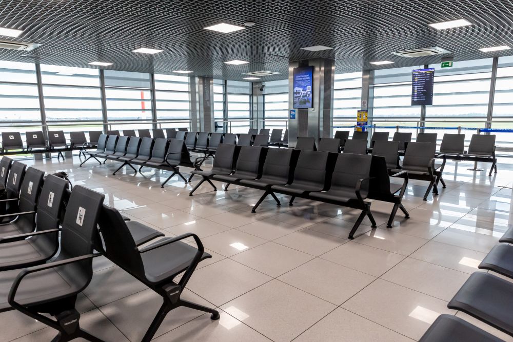 Nowy Styl wyposażył Port Lotniczy Rzeszów–Jasionka w nowoczesne ławki V-Travel