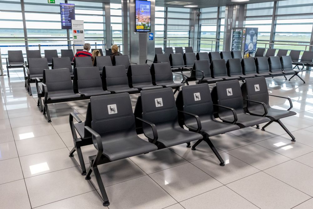 Nowy Styl wyposażył Port Lotniczy Rzeszów–Jasionka w nowoczesne ławki V-Travel
