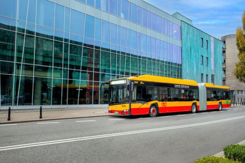 MZA Warszawa ponownie stawia na Solarisy: kolejne 50 przegubowych autobusów elektrycznych