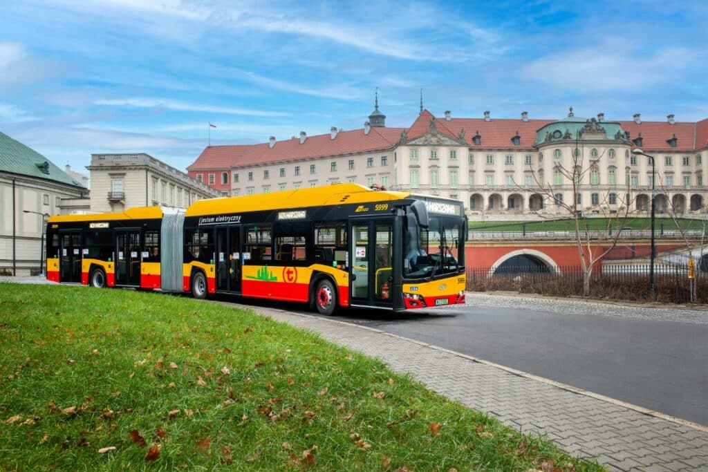 MZA Warszawa ponownie stawia na Solarisy: kolejne 50 przegubowych autobusów elektrycznych