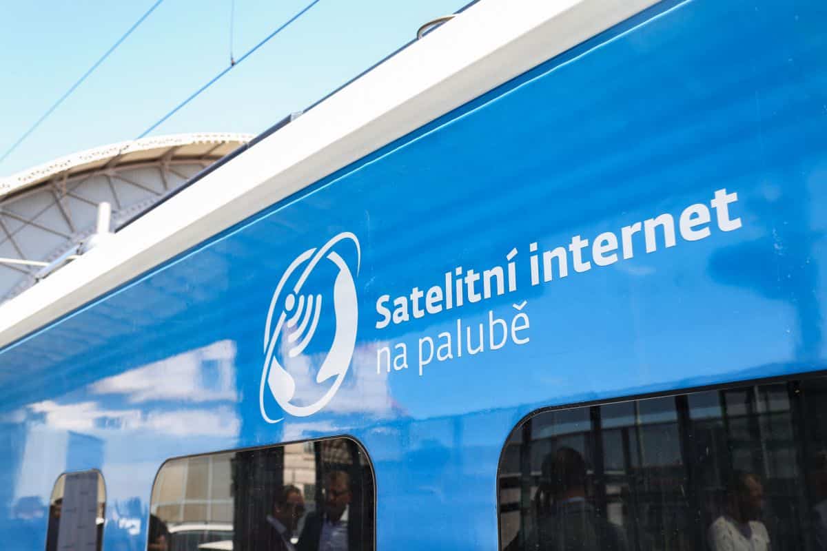 Inforail - České dráhy przedłużają testy internetu satelitarnego Starlink na zimę