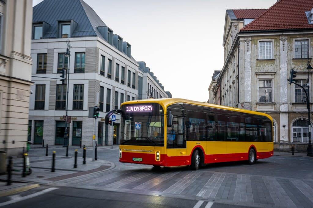 Umowa na dostawę 30 zeroemisyjnych autobusów Yutong U12 dla Miejskich Zakładów Autobusowych w Warszawie / fot. Dominik Kalamus