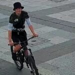 Policja poszukuje mężczyzny podejrzewanego o kradzież roweru wartego około 6 tys. zł. Do zdarzenia doszło 21 września na placu przed dworcem.