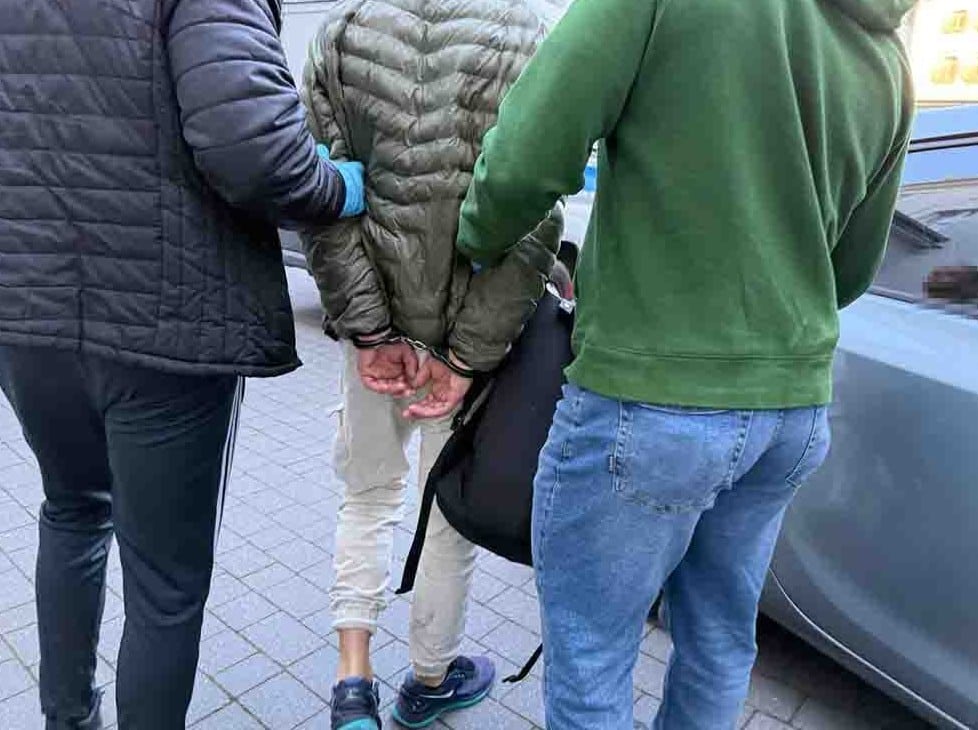 Policjanci Oddziału Prewencji Policji w Gdańsku zatrzymali 26-latka, który na kradzionym rowerze przyjechał do sklepu i ukradł piwo.