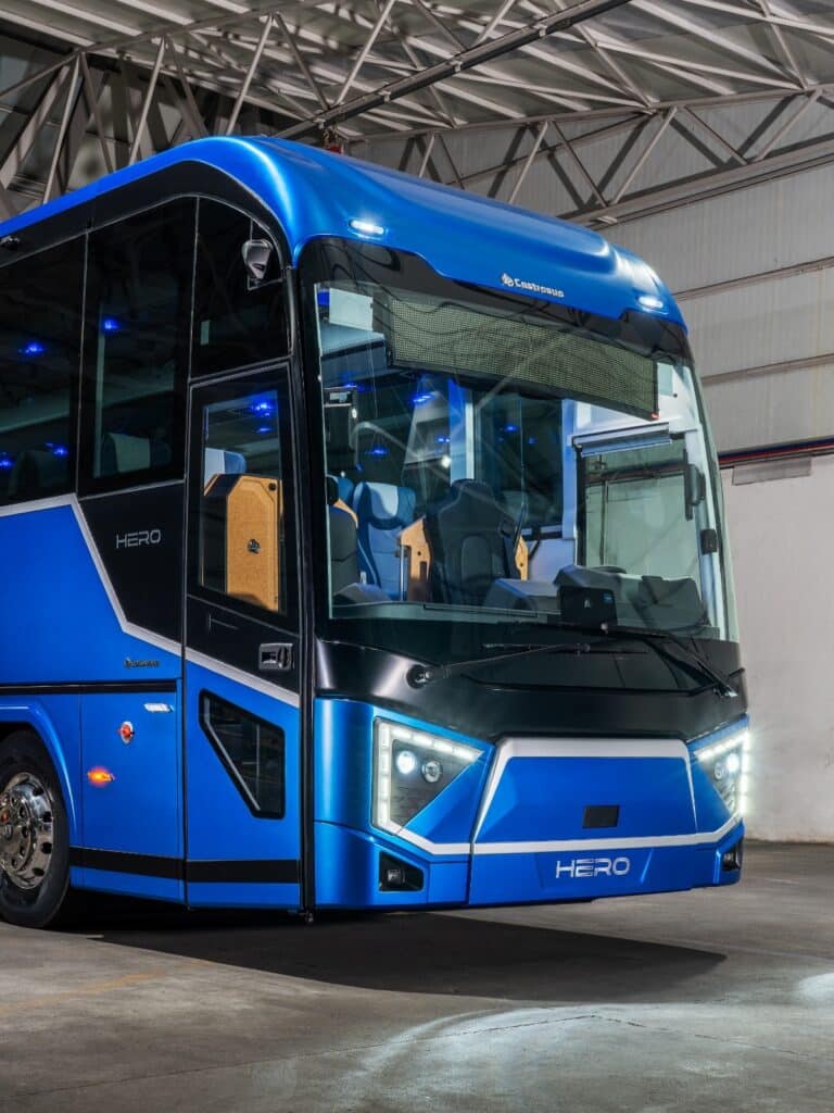 Busworld 2025: Debiut autobusu kombi Castrosua Hero na podwoziu Volvo BZR Electric