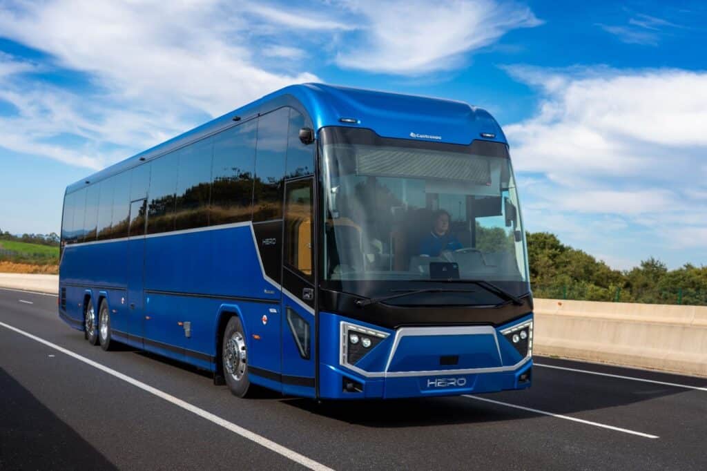 Busworld 2025: Debiut autobusu kombi Castrosua Hero na podwoziu Volvo BZR Electric