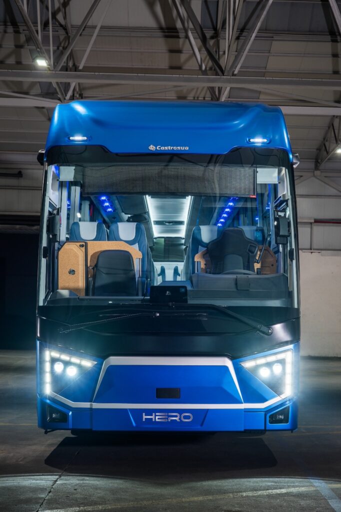 Busworld 2025: Debiut autobusu kombi Castrosua Hero na podwoziu Volvo BZR Electric