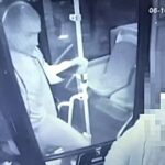 Incydent w Warszawie: pasażer użył gazu wobec kierowcy — funkcjonariusze proszą o pomoc