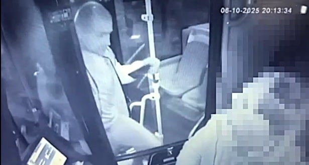 Patopasażer zaatakował kierowcę autobusu na Białołęce. Policja udostępnia wizerunek
