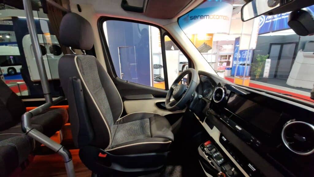 Busworld 2025: CMS Auto stawia na diesla i minibusy od Mercedesa. I rozwija eksport
