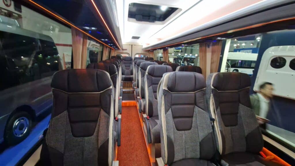 Busworld 2025: CMS Auto stawia na diesla i minibusy od Mercedesa. I rozwija eksport