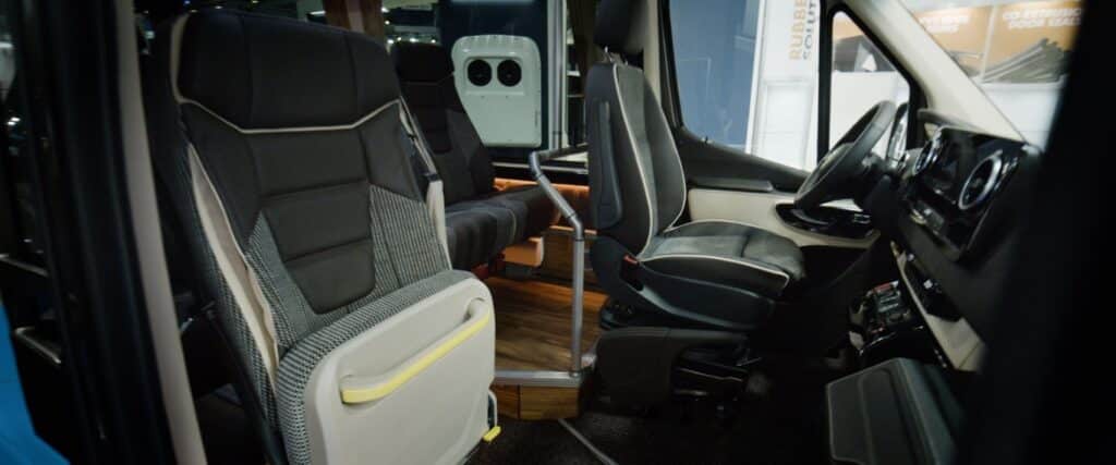 Busworld 2025: CMS Auto stawia na diesla i minibusy od Mercedesa. I rozwija eksport