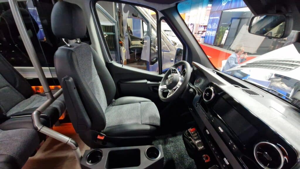Busworld 2025: CMS Auto stawia na diesla i minibusy od Mercedesa. I rozwija eksport