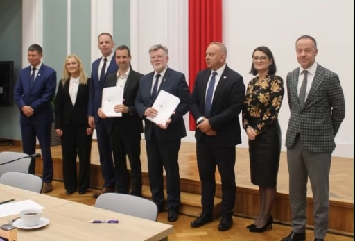 Powiat Grudziądzki podpisał umowę na transport publiczny z firmą Faster Sp. z o.o., s.k. z siedzibą w Olsztynie / fot. Powiat Grudziądzki