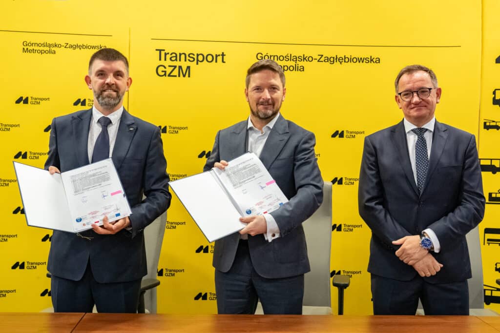 Umowę z Solarisem podpisał Michał Wadowski nowy dyrektor Zarządu Transportu Metropolitalnego (ZTM)