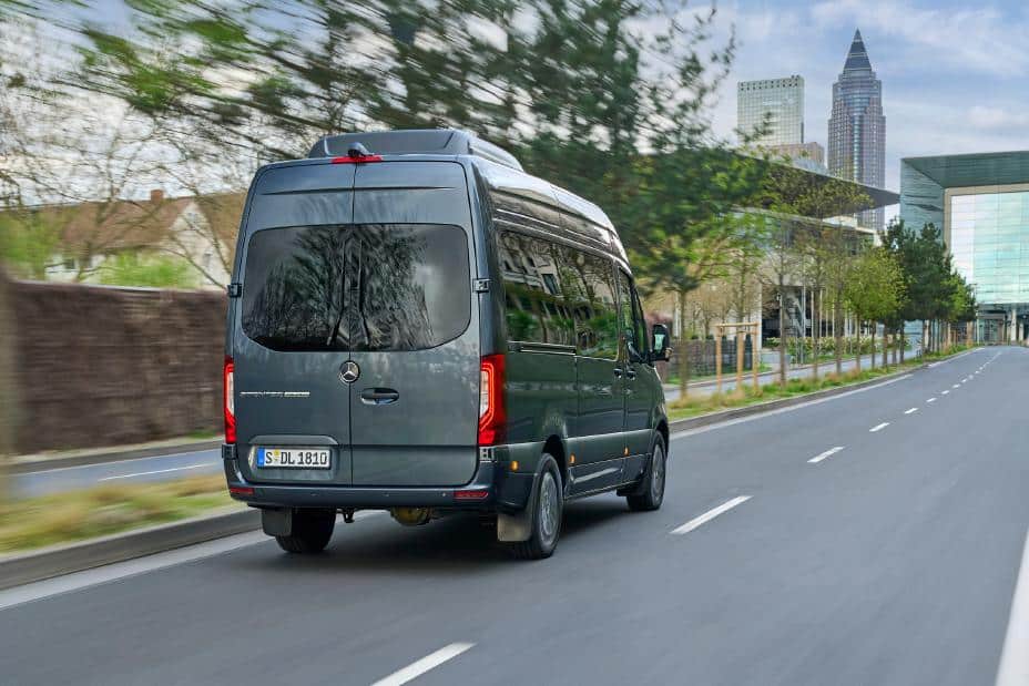 Legionowskie Centrum Szkolenia Policji kupuje minibus za 1,7 mln zł. Od Zeszuty