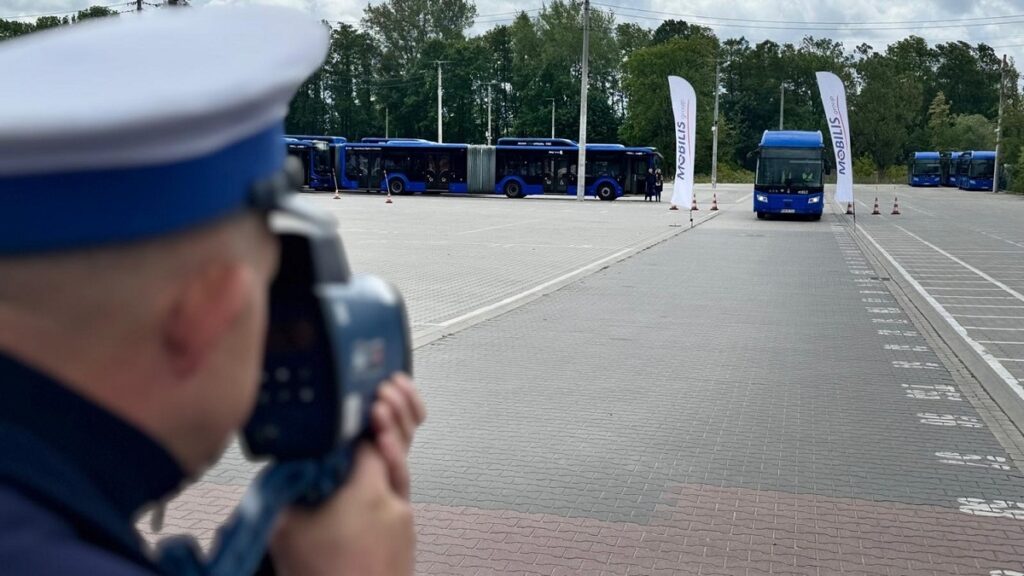 Policjanci na 11. Mistrzostwach Kierowców Autobusów Miejskich Mobilis / fot. KMP Kraków