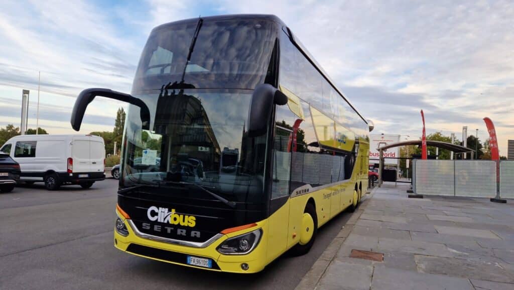 Sprzedaż autobusu na żywo na Busworld 2025: Fleequid i Di Fonzo Spa pokazują, że rynek wtórny może być premium