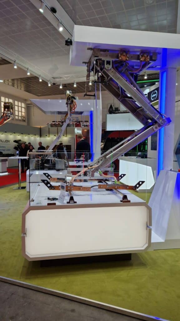Schunk zaprezentował SLS 104 – dachowy pantograf nowej generacji do elektrobusów