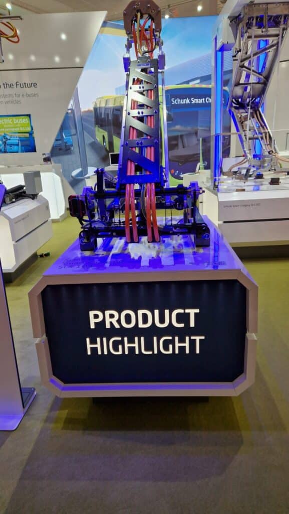 Schunk zaprezentował SLS 104 – dachowy pantograf nowej generacji do elektrobusów