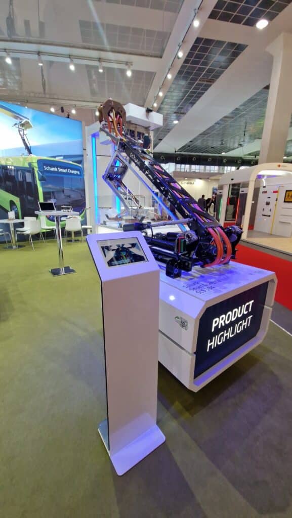 Schunk zaprezentował SLS 104 – dachowy pantograf nowej generacji do elektrobusów