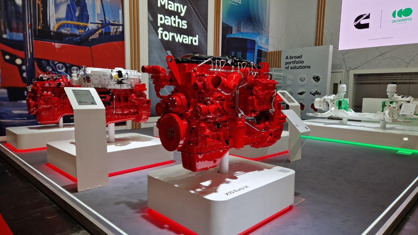 Infobus - Cummins na Busworld 2025 pokazał spalinowy silnik wodorowy. Test w Isuzu Kendo