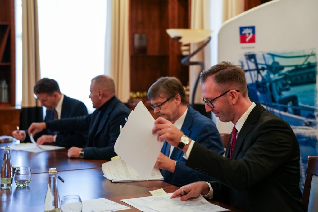 Szczecin zainwestuje w 22 autobusy mild hybrid od Solarisa – kontrakt wart ponad 62 mln zł podpisany!