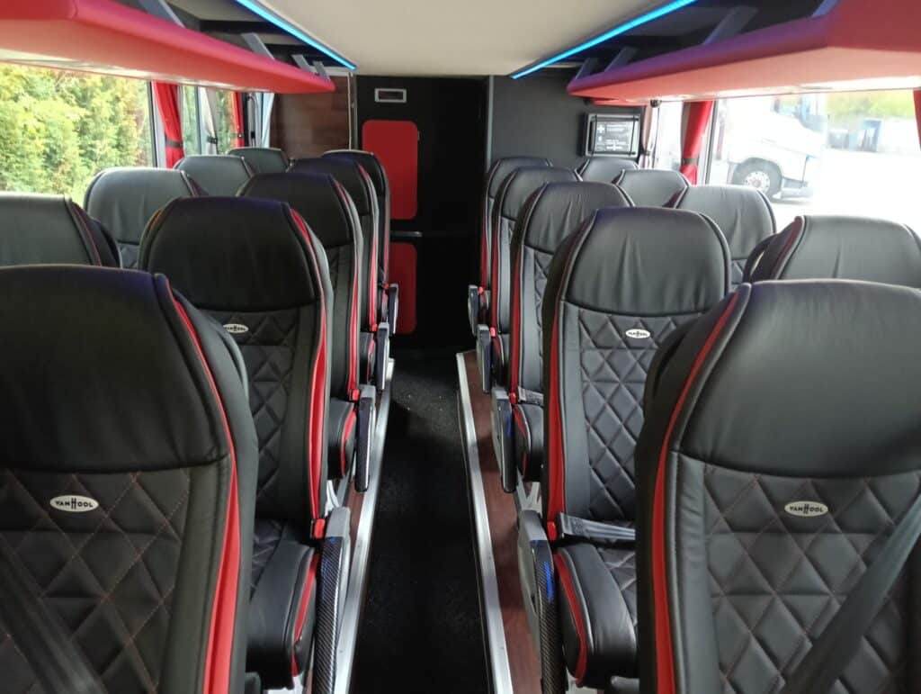 Nowości we flocie Super Trans – dwa fabrycznie nowe autokary: piętrowy Van Hool Astromega w wersji VIP (76+2 miejsc) / fot. Super Trans Siedlce