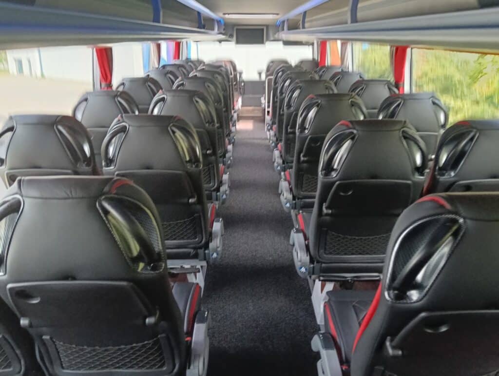 Nowości we flocie Super Trans – dwa fabrycznie nowe autokary: piętrowy Van Hool Astromega w wersji VIP (76+2 miejsc) / fot. Super Trans Siedlce