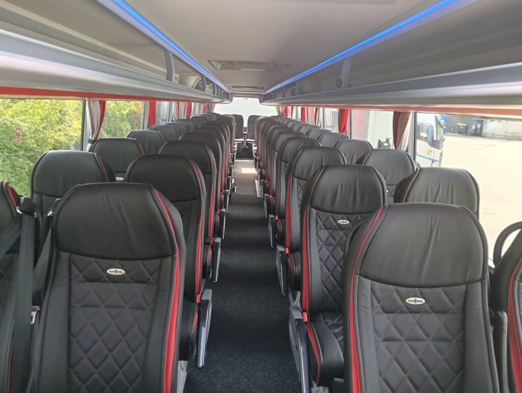 Nowości we flocie Super Trans – dwa fabrycznie nowe autokary: piętrowy Van Hool Astromega w wersji VIP (76+2 miejsc) / fot. Super Trans Siedlce