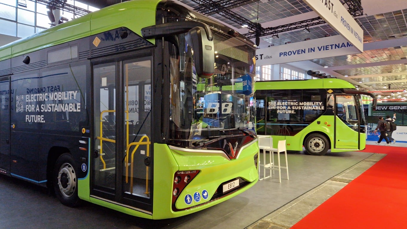 Infobus - Busworld 2025: Debiut autobusów elektrycznych z Wietnamu. W tle Polska
