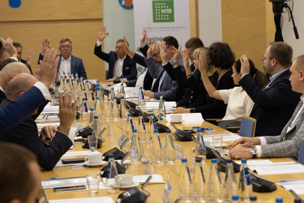 W październiku 2025 roku Wielkopolski Transport Regionalny (WTR) ogłosił rozszerzenie swojego składu o osiem nowych członków, w tym Gminę Gostyń.