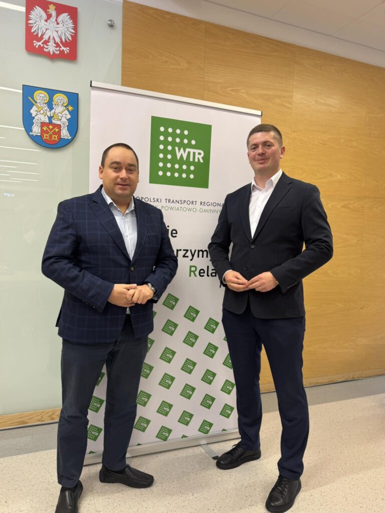 W październiku 2025 roku Wielkopolski Transport Regionalny (WTR) ogłosił rozszerzenie swojego składu o osiem nowych członków, w tym Gminę Gostyń.