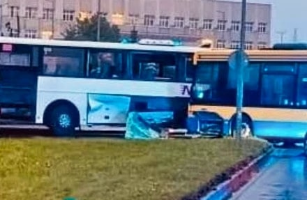 Słupsk: Zderzenie dwóch autobusów. Kierowca i pasażerka trafili do szpitala