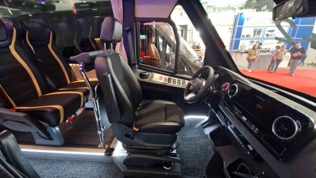 Busworld 2025: Żak Producer prezentuje nowe minibusy. Dla turystyki, miast i szkół