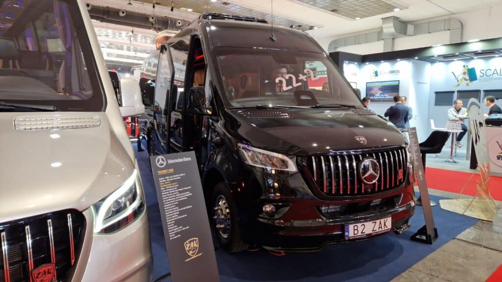 Busworld 2025: Żak Producer prezentuje nowe minibusy. Dla turystyki, miast i szkół