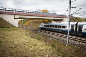 Inforail - Czy pociągi PKP Intercity będą zatrzymywać się na nowej stacji na CMK Biała Rawska?