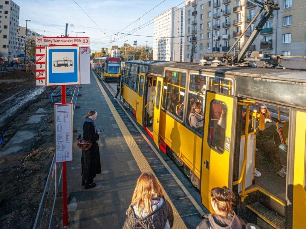 Warszawa: Tramwaje pojechały Marszałkowską i Grójecką. Powrót do normalności foto: TW