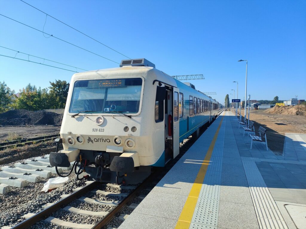 Modernizacja przystanku Bydgoszcz Fordon zakończona. Podróżni korzystają z nowego peronu foto: PKP PLK