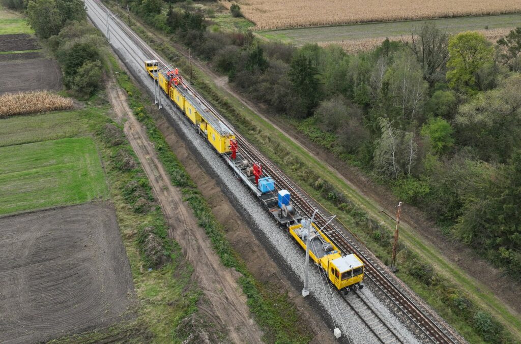 Nowa kładka w Bełchowie. To kolejny krok w modernizacji linii Skierniewice–Łowicz foto: PKP PLK